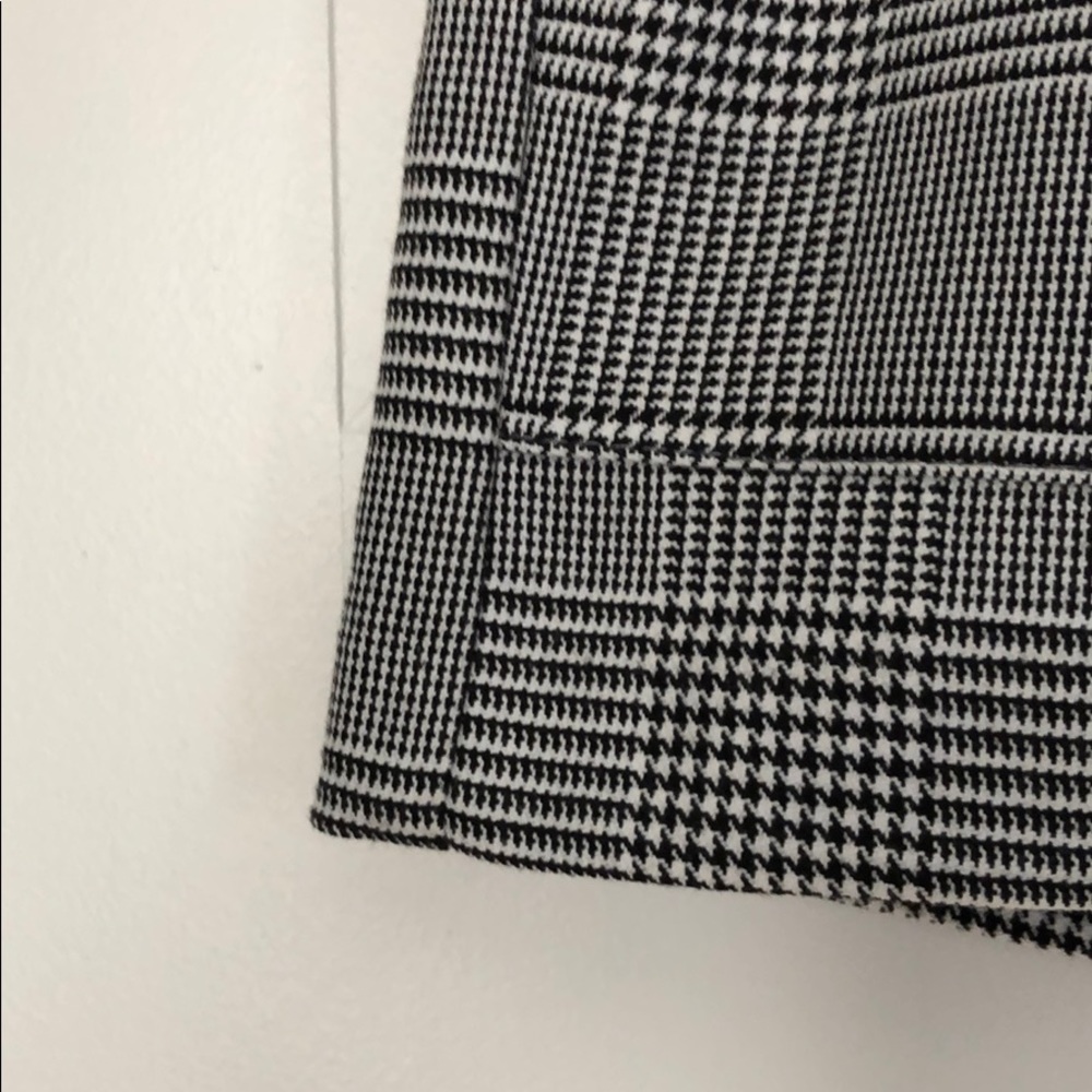 Shorts - Picture 2 of 3